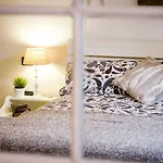 First & Urban Oasis - By Myhomeincomo Appartement *