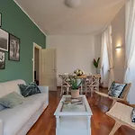 First & Urban Oasis - By Myhomeincomo Апартаменты
