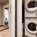 First & Urban Oasis - By Myhomeincomo Апартаменты