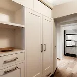 First & Urban Oasis - By Myhomeincomo Апартаменты *