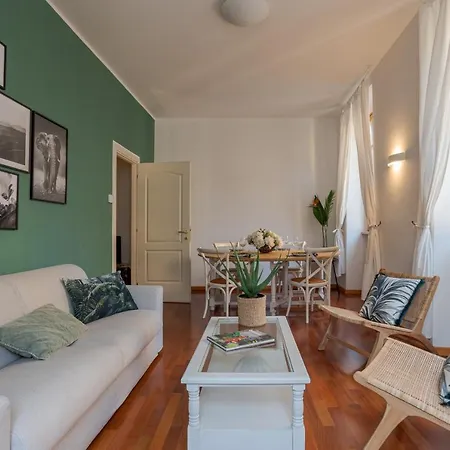 First & Urban Oasis - By Myhomeincomo Apartment