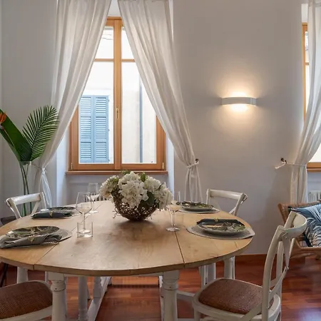 First & Urban Oasis - By Myhomeincomo Apartment Como
