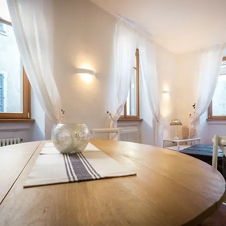 First & Urban Oasis - By Myhomeincomo Appartement