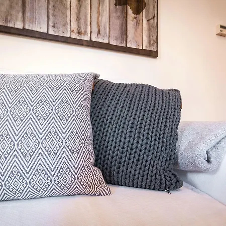 Apartment First & Urban Oasis - By Myhomeincomo *