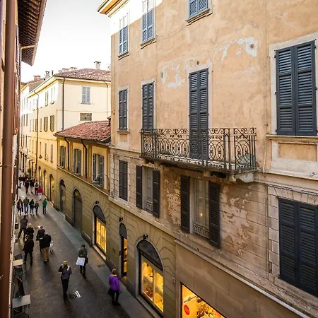 First & Urban Oasis - By Myhomeincomo Apartment Como