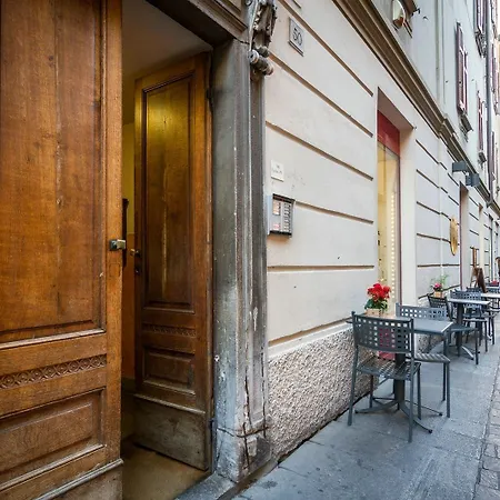 First & Urban Oasis - By Myhomeincomo *