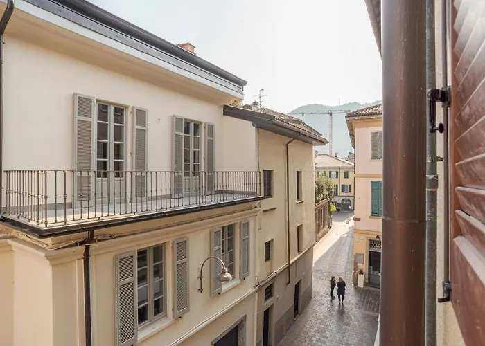 Apartment First & Urban Oasis - By Myhomeincomo