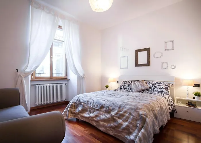 First & Urban Oasis - By Myhomeincomo Apartment Como