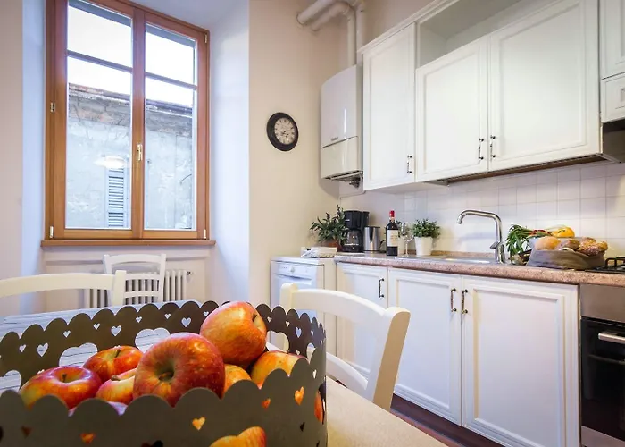 First & Urban Oasis - By Myhomeincomo Apartment Como