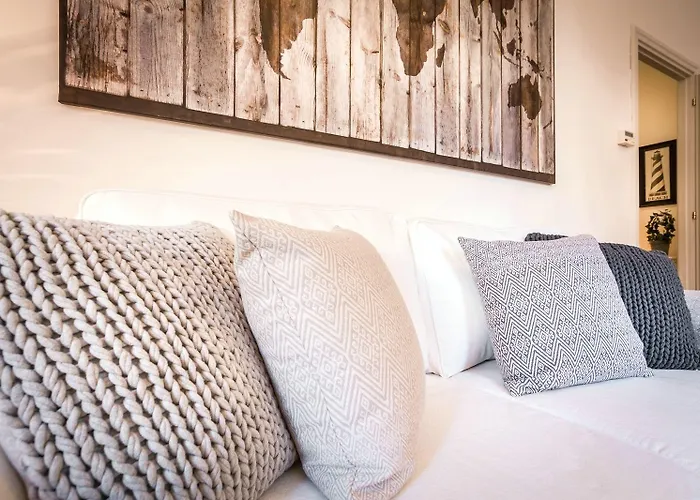 First & Urban Oasis - By Myhomeincomo