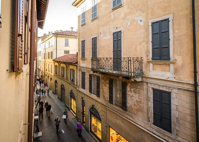 First & Urban Oasis - By Myhomeincomo Apartment Como