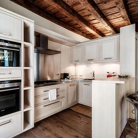 شقة First & Urban Oasis - By Myhomeincomo