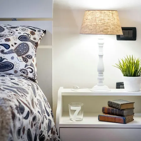 First & Urban Oasis - By Myhomeincomo كومو