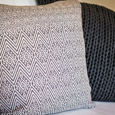 شقة First & Urban Oasis - By Myhomeincomo *