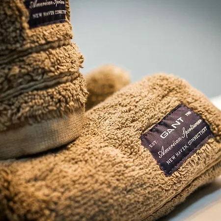 First & Urban Oasis - By Myhomeincomo كومو