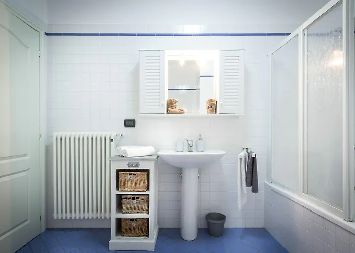 First & Urban Oasis - By Myhomeincomo *