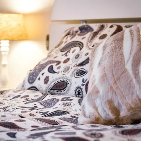 First & Urban Oasis - By Myhomeincomo * 코모