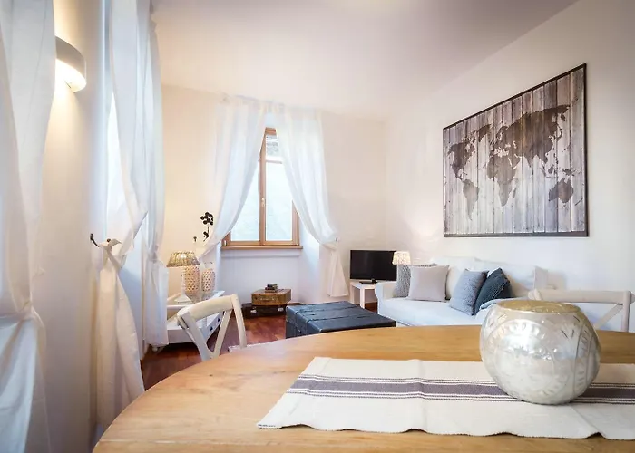 Διαμέρισμα First & Urban Oasis - By Myhomeincomo