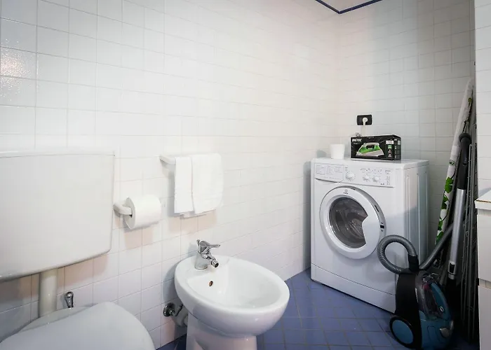 First & Urban Oasis - By Myhomeincomo * Όπως