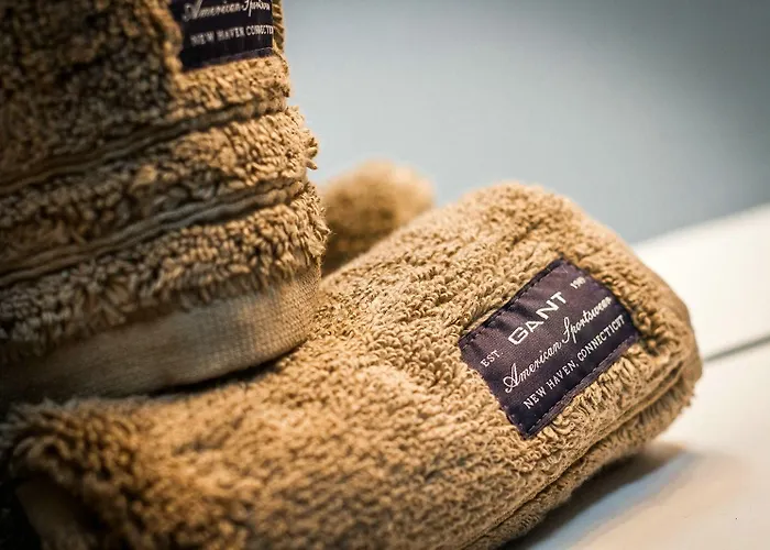 First & Urban Oasis - By Myhomeincomo Όπως